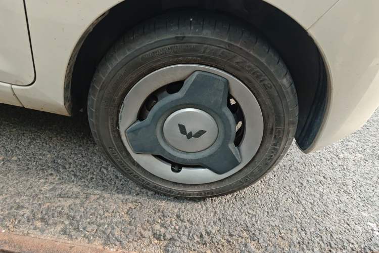 Used Wuling Hongguang MINIEV 2022 Macaron Premium Model – Lithium Iron Phosphate Right Front Wheel Hub