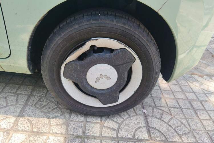 Used Wuling Hongguang MINIEV 2022 Macaron Premium Model – Lithium Iron Phosphate Right Front Wheel Hub