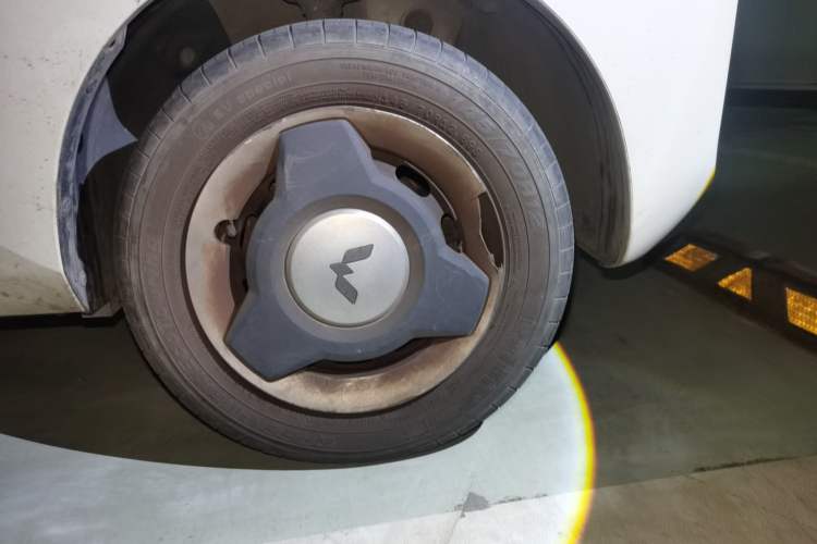 Used Wuling Hongguang MINIEV 2022 Macaron Premium Model – Lithium Iron Phosphate Right Front Wheel Hub