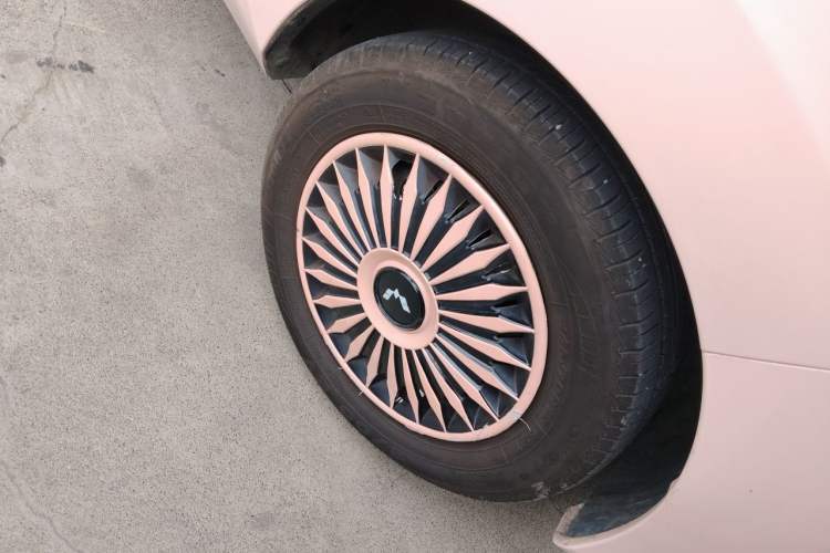 Used Wuling Hongguang MINIEV 2022 Macaron Premium Model – Lithium Iron Phosphate Right Front Wheel Hub