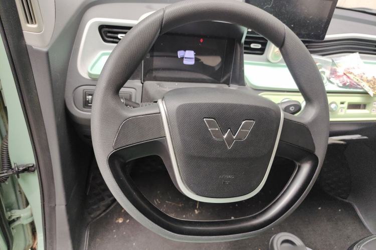 Used Wuling Hongguang MINIEV 2022 Macaron Premium Model – Lithium Iron Phosphate Steering Wheel