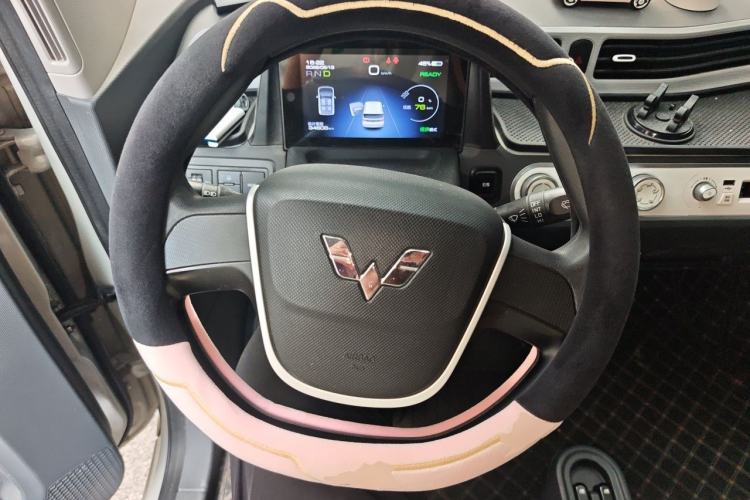 Used Wuling Hongguang MINIEV 2022 Macaron Premium Model – Lithium Iron Phosphate Steering Wheel
