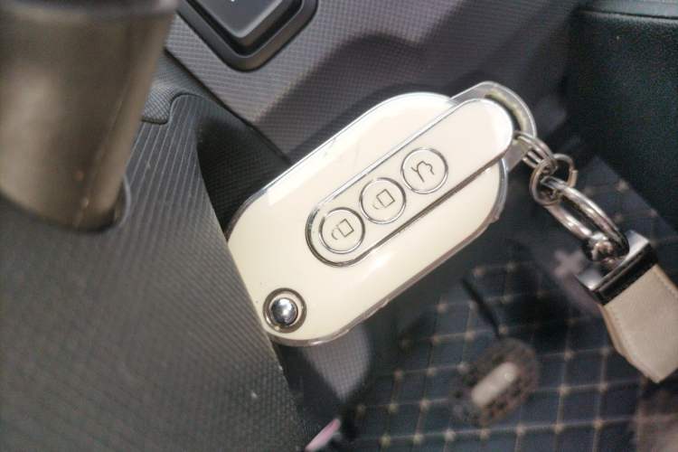 Used Wuling Hongguang MINIEV 2022 Macaron Premium Model – Lithium Iron Phosphate Vehicle Key