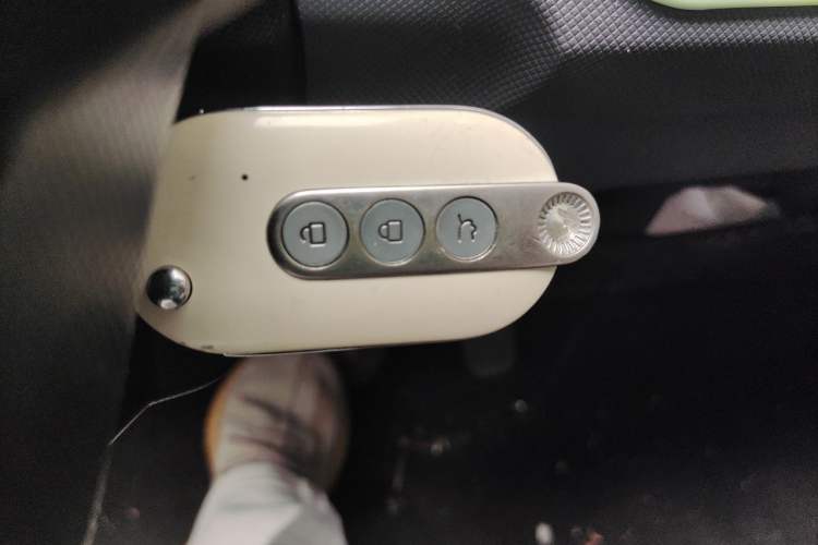 Used Wuling Hongguang MINIEV 2022 Macaron Premium Model – Lithium Iron Phosphate Vehicle Key