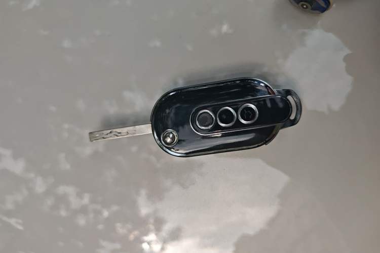 Used Wuling Hongguang MINIEV 2022 Macaron Premium Model – Lithium Iron Phosphate Vehicle Key
