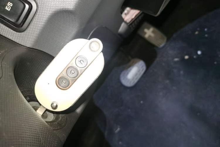 Used Wuling Hongguang MINIEV 2022 Macaron Premium Model – Lithium Iron Phosphate Vehicle Key