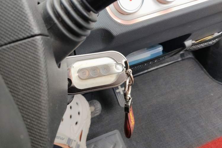 Used Wuling Hongguang MINIEV 2022 Macaron Premium Model – Lithium Iron Phosphate Vehicle Key