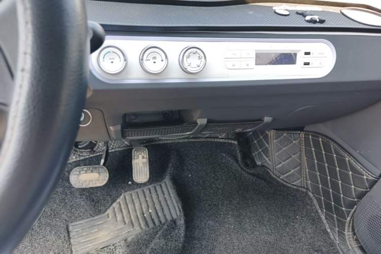Used Wuling Hongguang MINIEV 2022 Macaron-Color Edition Lithium Iron Phosphate Audio And AC Panel