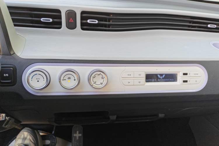 Used Wuling Hongguang MINIEV 2022 Macaron-Color Edition Lithium Iron Phosphate Audio And AC Panel