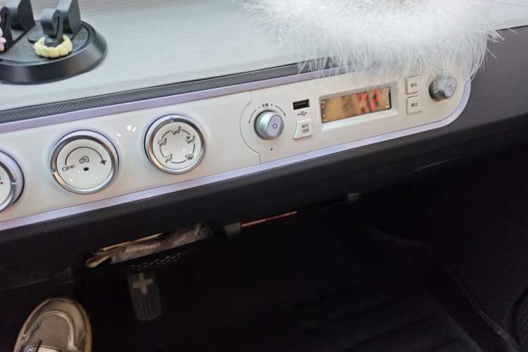 Used Wuling Hongguang MINIEV 2022 Macaron-Color Edition Lithium Iron Phosphate Audio And AC Panel