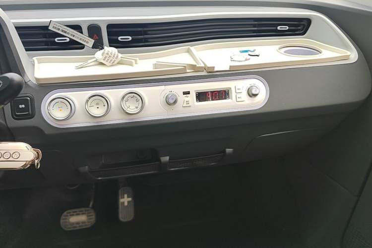 Used Wuling Hongguang MINIEV 2022 Macaron-Color Edition Lithium Iron Phosphate Audio And AC Panel