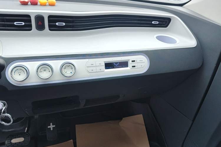 Used Wuling Hongguang MINIEV 2022 Macaron Colorful Edition Lithium-Ion Battery Audio And AC Panel