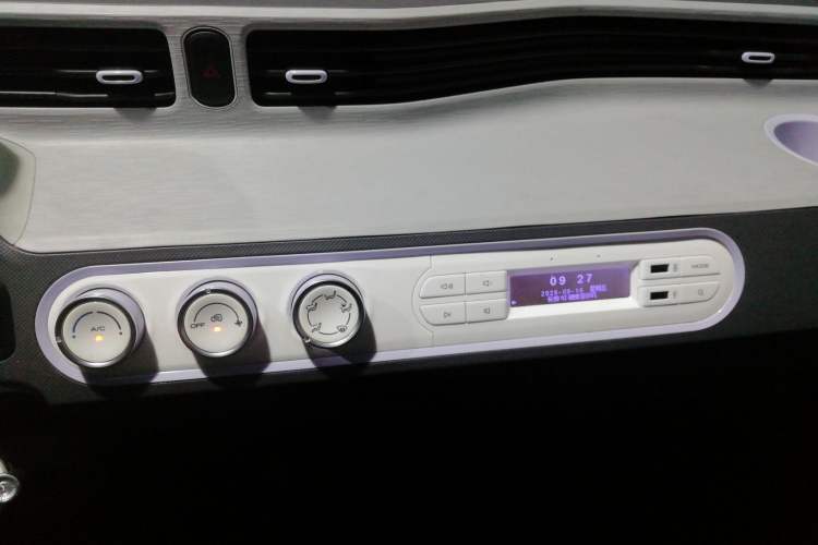 Used Wuling Hongguang MINIEV 2022 Macaron-Color Edition Lithium Iron Phosphate Audio And AC Panel