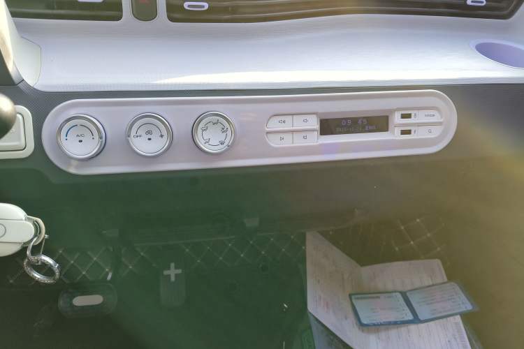 Used Wuling Hongguang MINIEV 2022 Macaron Premium Model – Lithium Iron Phosphate Audio And AC Panel