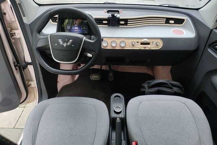 Used Wuling Hongguang MINIEV 2022 Macaron Premium Model – Lithium Iron Phosphate Center Console