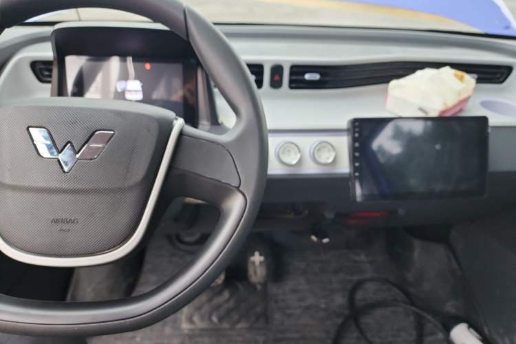 Used Wuling Hongguang MINIEV 2022 Macaron Colorful Edition Lithium-Ion Battery Center Console