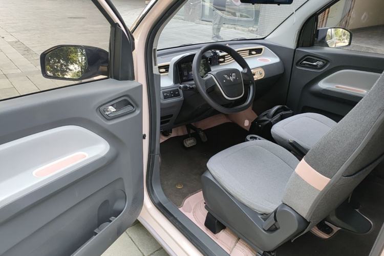 Used Wuling Hongguang MINIEV 2022 Macaron Premium Model – Lithium Iron Phosphate Driver Seat