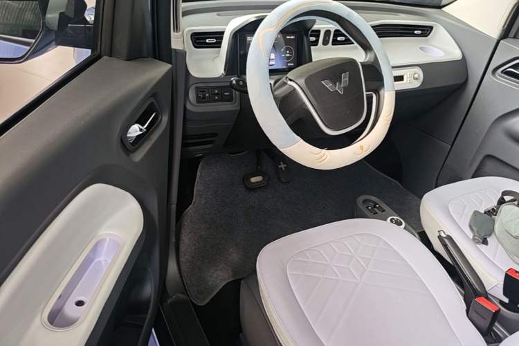 Used Wuling Hongguang MINIEV 2022 Macaron Colorful Edition Lithium-Ion Battery Driver Seat