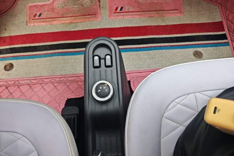 Used Wuling Hongguang MINIEV 2022 Macaron Colorful Edition Lithium-Ion Battery Gear Lever