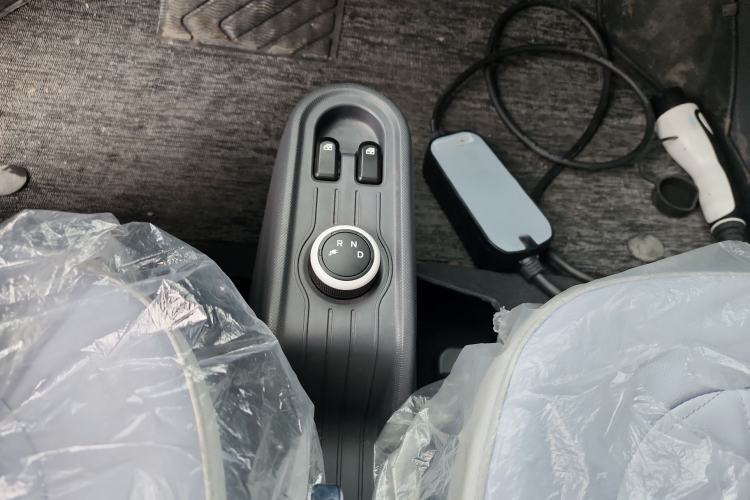 Used Wuling Hongguang MINIEV 2022 Macaron Colorful Edition Lithium-Ion Battery Gear Lever