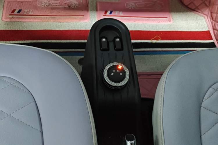 Used Wuling Hongguang MINIEV 2022 Macaron Colorful Edition Lithium-Ion Battery Gear Lever