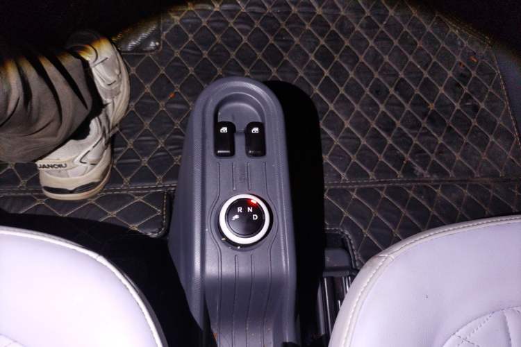 Used Wuling Hongguang MINIEV 2022 Macaron Colorful Edition Lithium-Ion Battery Gear Lever