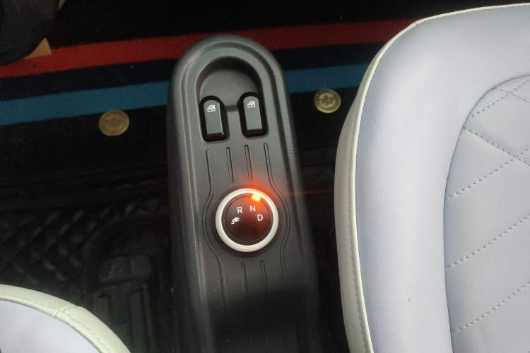 Used Wuling Hongguang MINIEV 2022 Macaron Colorful Edition Lithium-Ion Battery Gear Lever