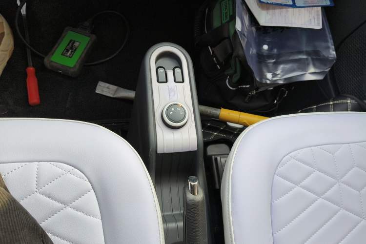 Used Wuling Hongguang MINIEV 2022 Macaron Premium Model – Lithium Iron Phosphate Gear Lever