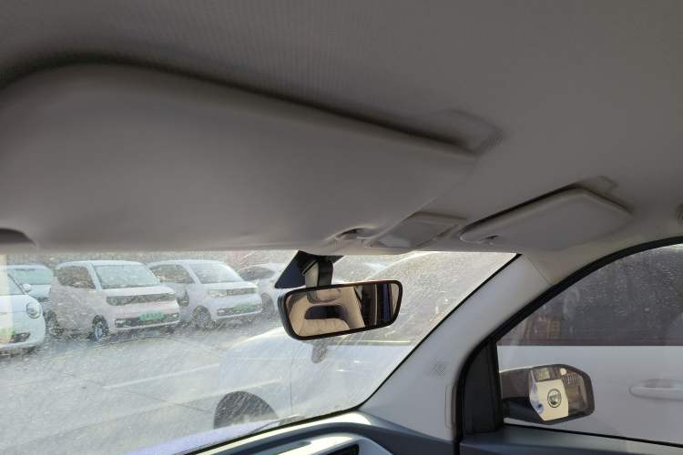 Used Wuling Hongguang MINIEV 2022 Macaron Premium Model – Lithium Iron Phosphate Headliner