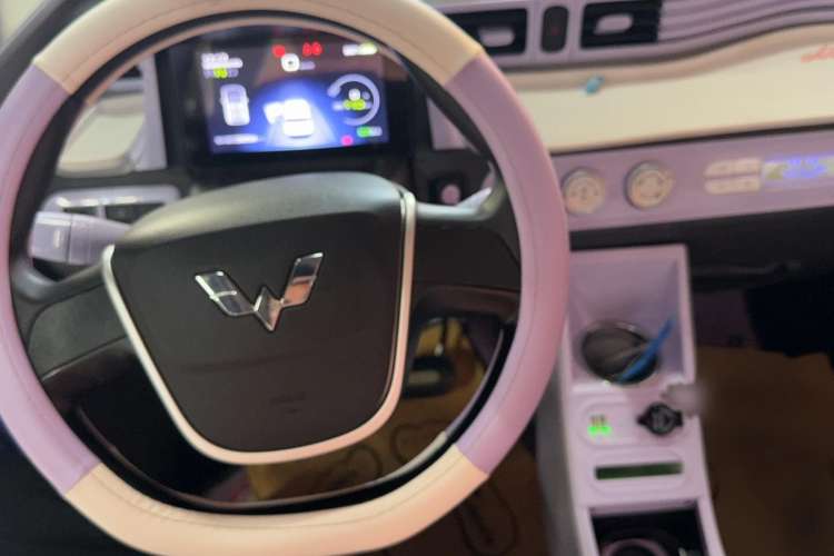 Used Wuling Hongguang MINIEV 2022 Macaron Colorful Edition Lithium-Ion Battery Interior 3
