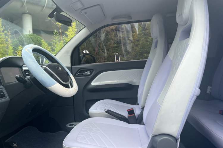 Used Wuling Hongguang MINIEV 2022 Macaron Colorful Edition Lithium-Ion Battery Interior 3