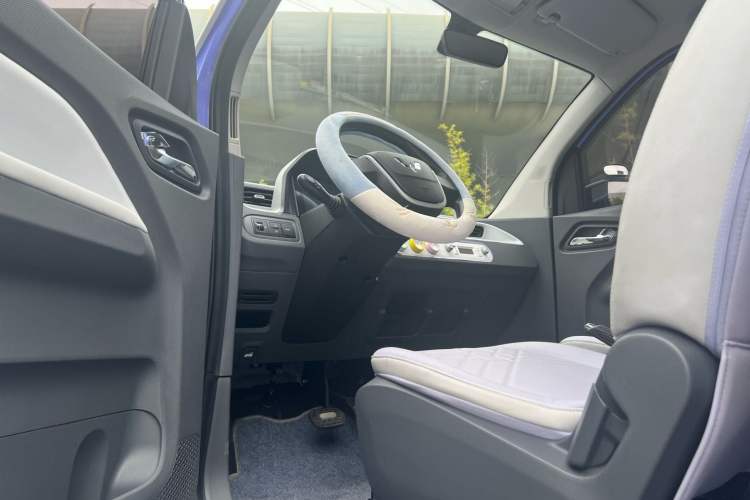 Used Wuling Hongguang MINIEV 2022 Macaron Colorful Edition Lithium-Ion Battery Interior 4