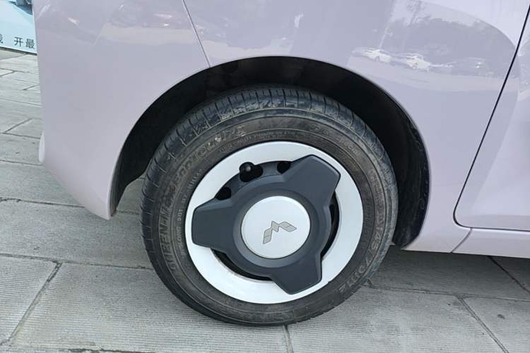 Used Wuling Hongguang MINIEV 2022 Macaron Premium Model – Lithium Iron Phosphate Left Front Wheel Hub