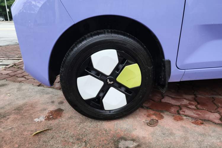 Used Wuling Hongguang MINIEV 2022 Macaron Colorful Edition Lithium-Ion Battery Left Front Wheel Hub