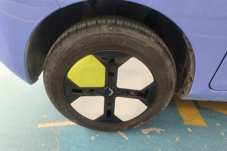 Used Wuling Hongguang MINIEV 2022 Macaron Colorful Edition Lithium-Ion Battery Left Front Wheel Hub
