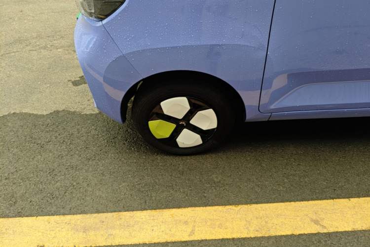 Used Wuling Hongguang MINIEV 2022 Macaron Colorful Edition Lithium-Ion Battery Left Front Wheel Hub