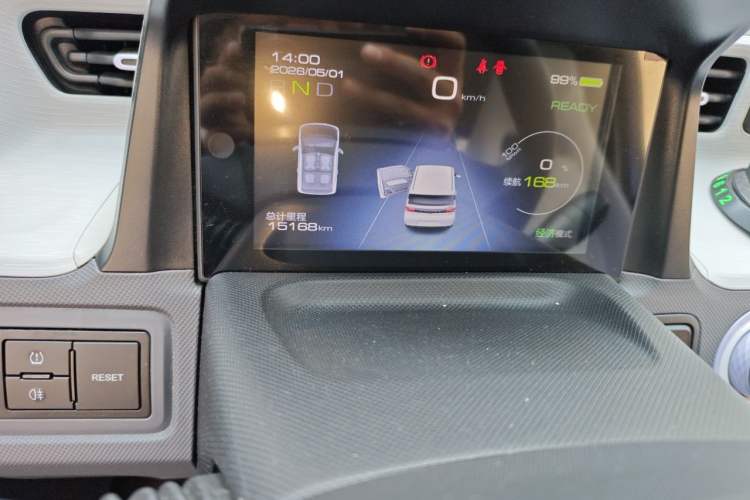 Used Wuling Hongguang MINIEV 2022 Macaron-Color Edition Lithium Iron Phosphate Odometer Close Up