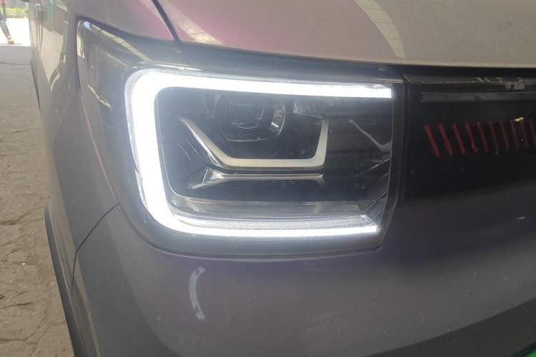 Used Wuling Hongguang MINIEV 2022 GAMEBOY 300km Enthusiast Model with Lithium Iron Phosphate Right Front Headlight