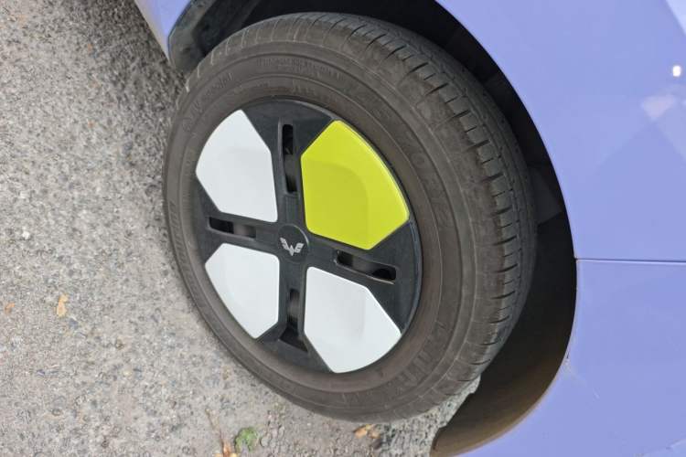 Used Wuling Hongguang MINIEV 2022 Macaron-Color Edition Lithium Iron Phosphate Right Front Wheel Hub