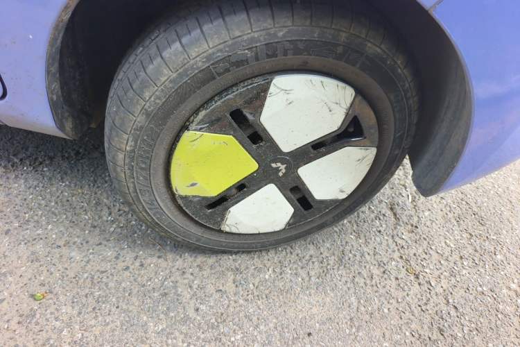 Used Wuling Hongguang MINIEV 2022 Macaron-Color Edition Lithium Iron Phosphate Right Front Wheel Hub