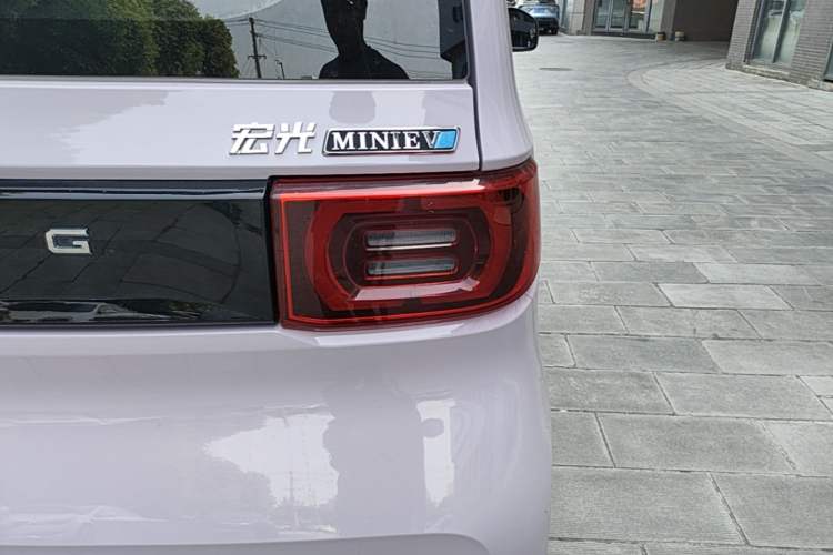 Used Wuling Hongguang MINIEV 2022 Macaron Premium Model – Lithium Iron Phosphate Right Rear Taillight