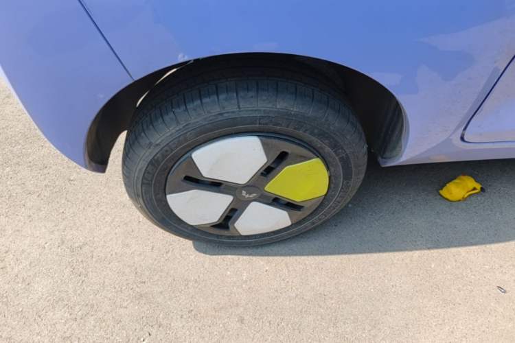 Used Wuling Hongguang MINIEV 2022 Macaron-Color Edition Lithium Iron Phosphate Right Rear Wheel Hub