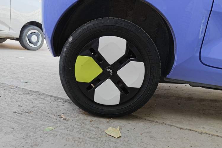 Used Wuling Hongguang MINIEV 2022 Macaron-Color Edition Lithium Iron Phosphate Right Rear Wheel Hub