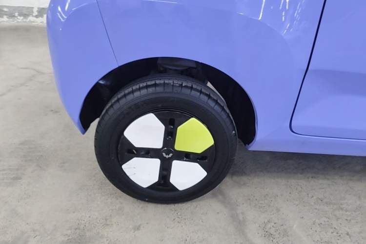 Used Wuling Hongguang MINIEV 2022 Macaron Colorful Edition Lithium-Ion Battery Right Rear Wheel Hub