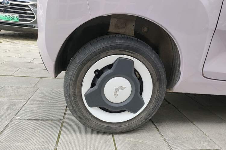 Used Wuling Hongguang MINIEV 2022 Macaron Premium Model – Lithium Iron Phosphate Right Rear Wheel Hub