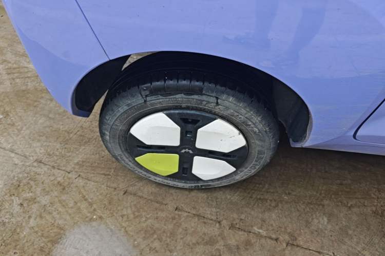 Used Wuling Hongguang MINIEV 2022 Macaron Colorful Edition Lithium-Ion Battery Right Rear Wheel Hub