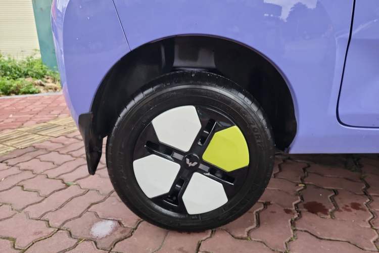 Used Wuling Hongguang MINIEV 2022 Macaron Colorful Edition Lithium-Ion Battery Right Rear Wheel Hub