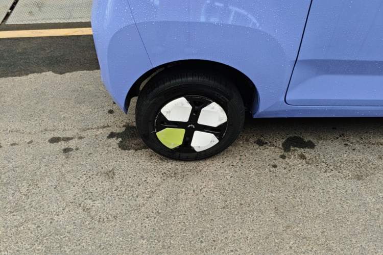 Used Wuling Hongguang MINIEV 2022 Macaron Colorful Edition Lithium-Ion Battery Right Rear Wheel Hub