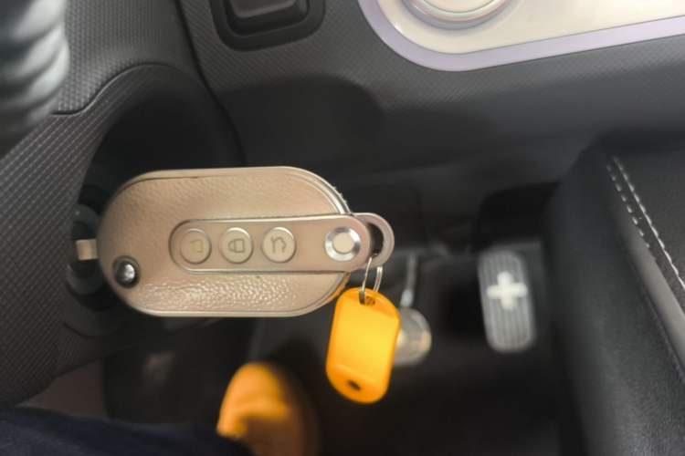 Used Wuling Hongguang MINIEV 2022 Macaron Colorful Edition Lithium Iron Phosphate Vehicle Key