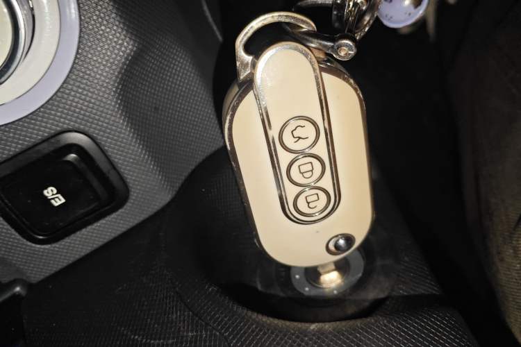 Used Wuling Hongguang MINIEV 2022 Macaron Colorful Edition Lithium Iron Phosphate Vehicle Key